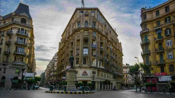 رئيس مصر عبد الفتاح السيسي أثناء توقيع القوانين الجديدة