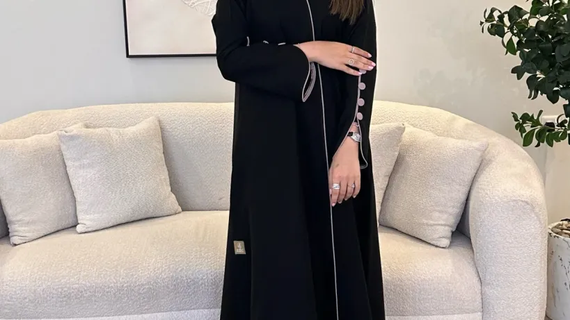 ياسمين حربي تعزف على آلة الهارب