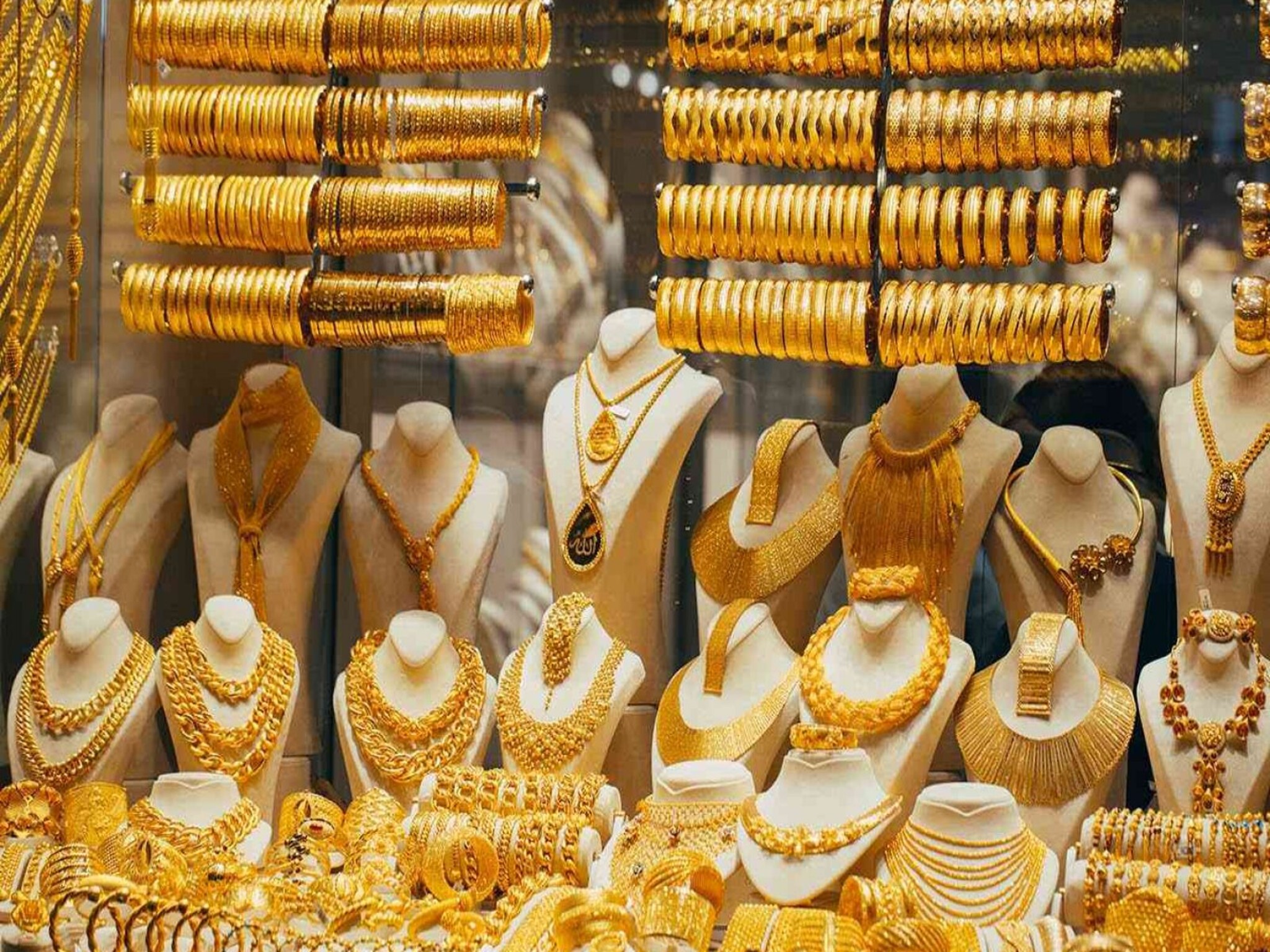 الموارد البشرية السعودية تحدد شروط العمل في نشاط الذهب