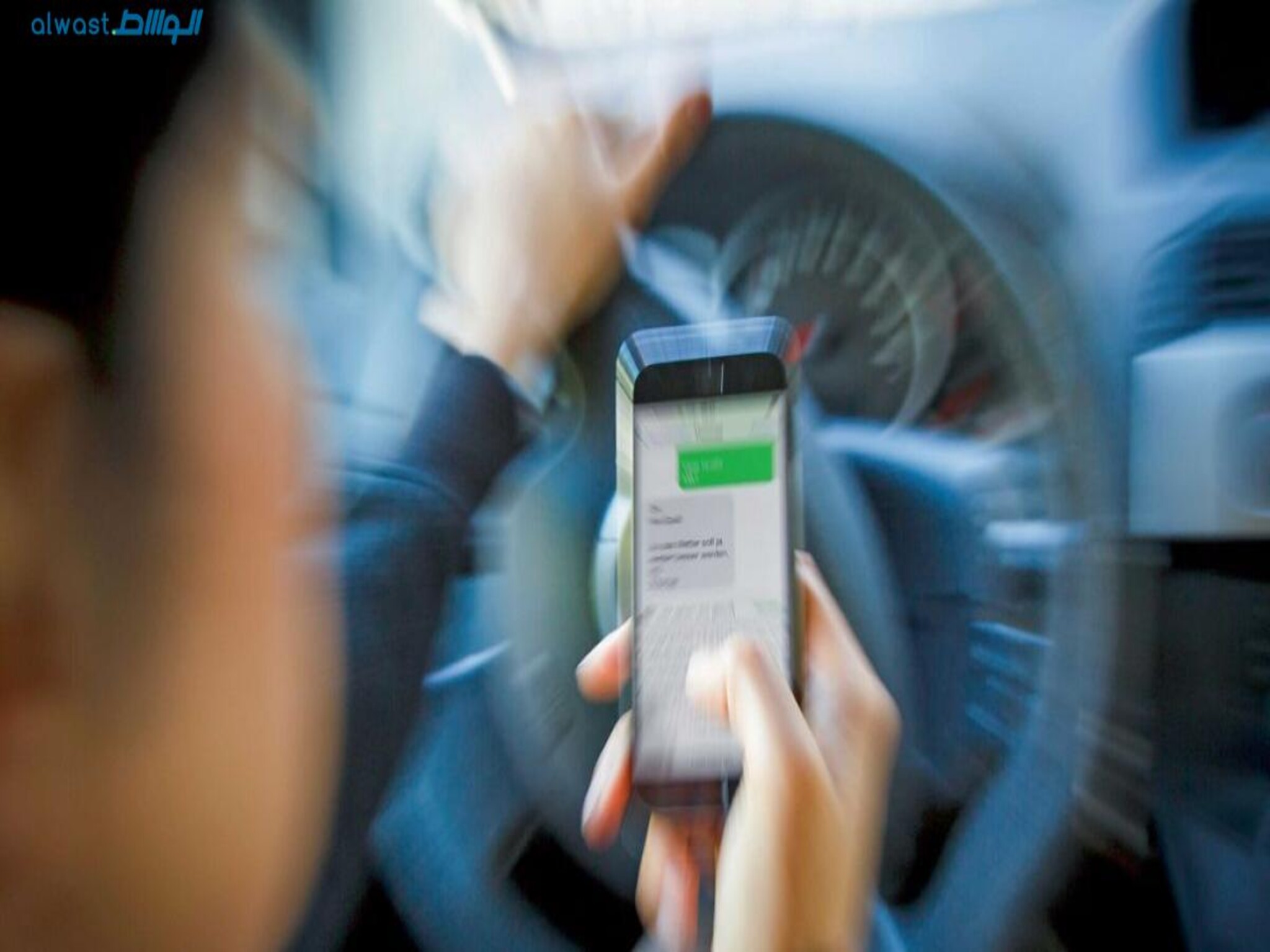 UAE : drivers face Dh800 fine, 4 black points for mobile use while driving