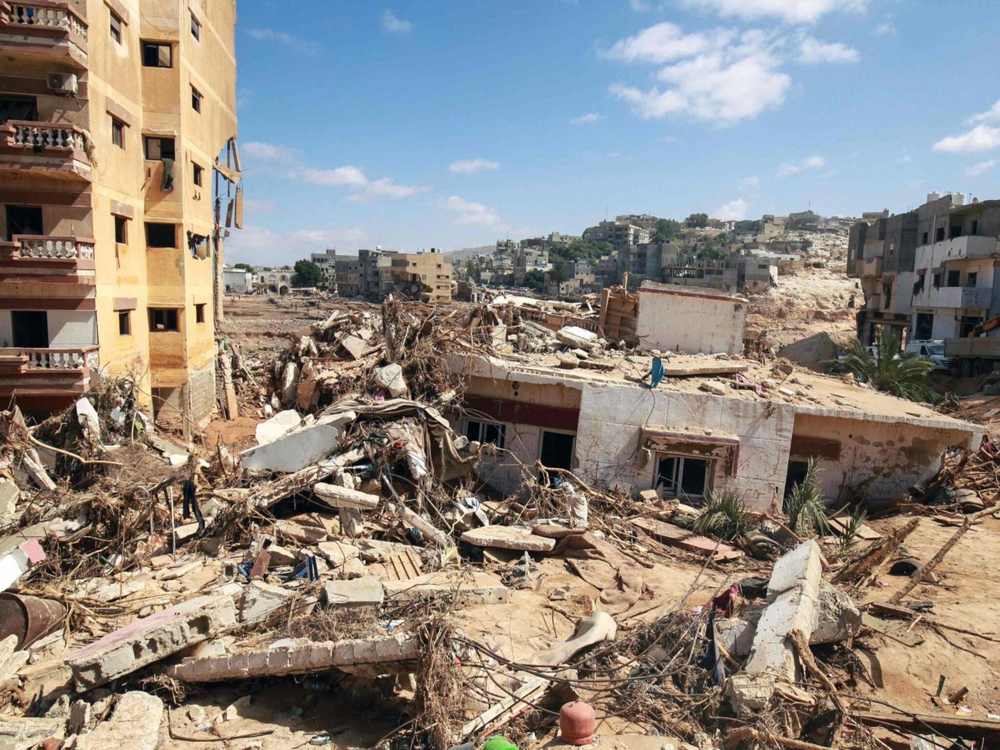 بلدية درنة الليبية تدعو المواطنين بتسجيل المباني المتضررة من السيول