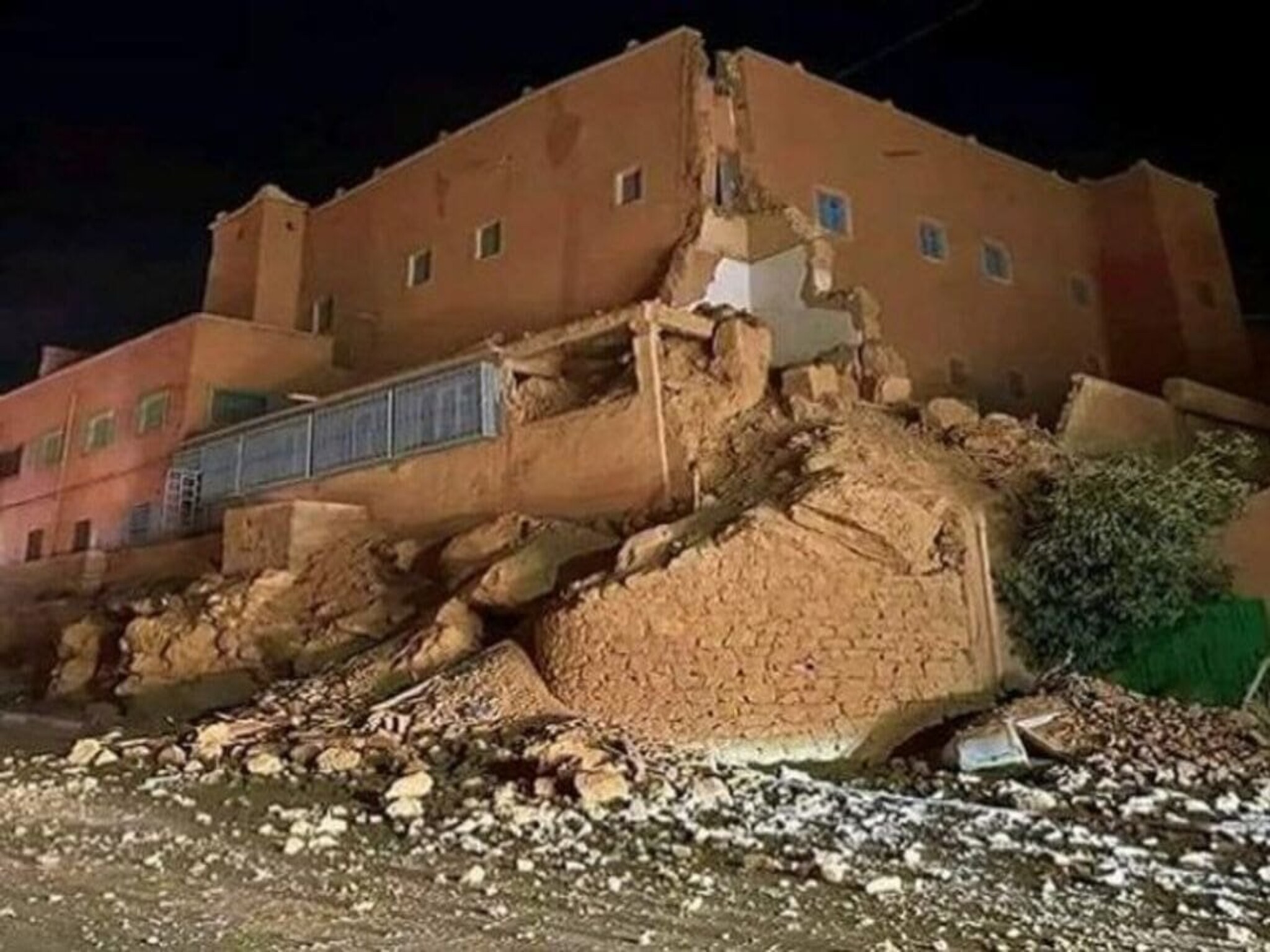 عاجل: أرتفاع عدد ضحايا زلزال المغرب إلى أكثر من 2476 قتيلاً