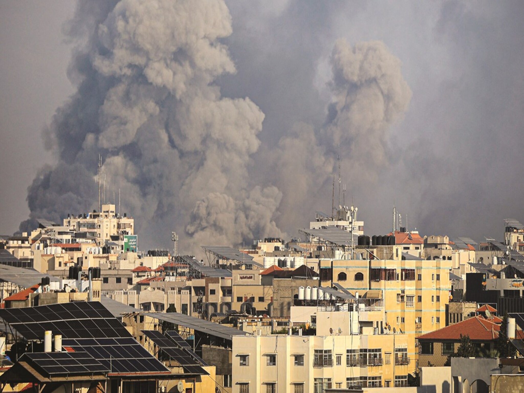 الإمارات تواصل اتصالاتها لوقف التصعيد في قطاع غزة 