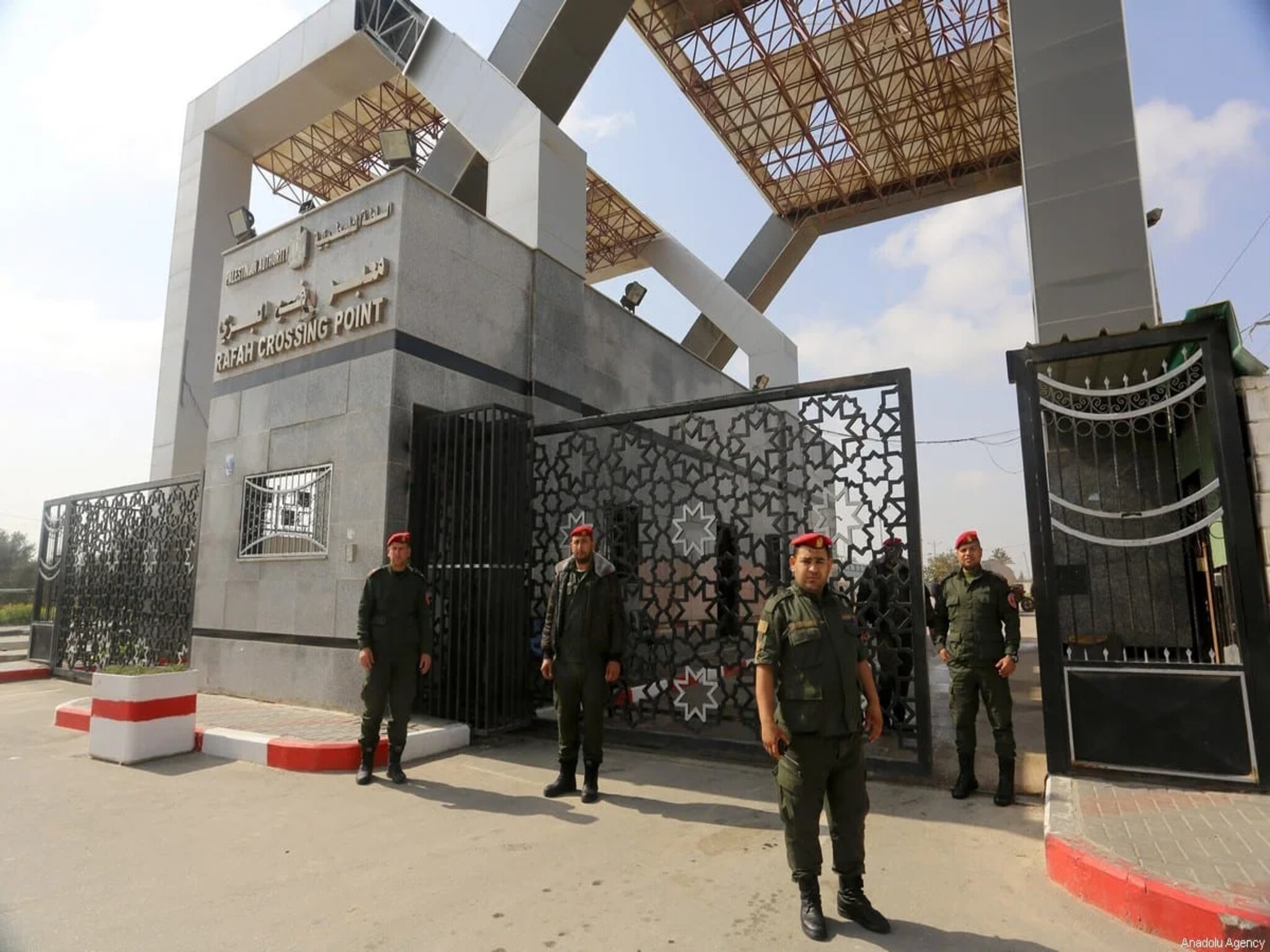 إسرائيل ومصر تتفقان على فتح معبر رفح للأميركيين ومغادرة قطاع غزة 