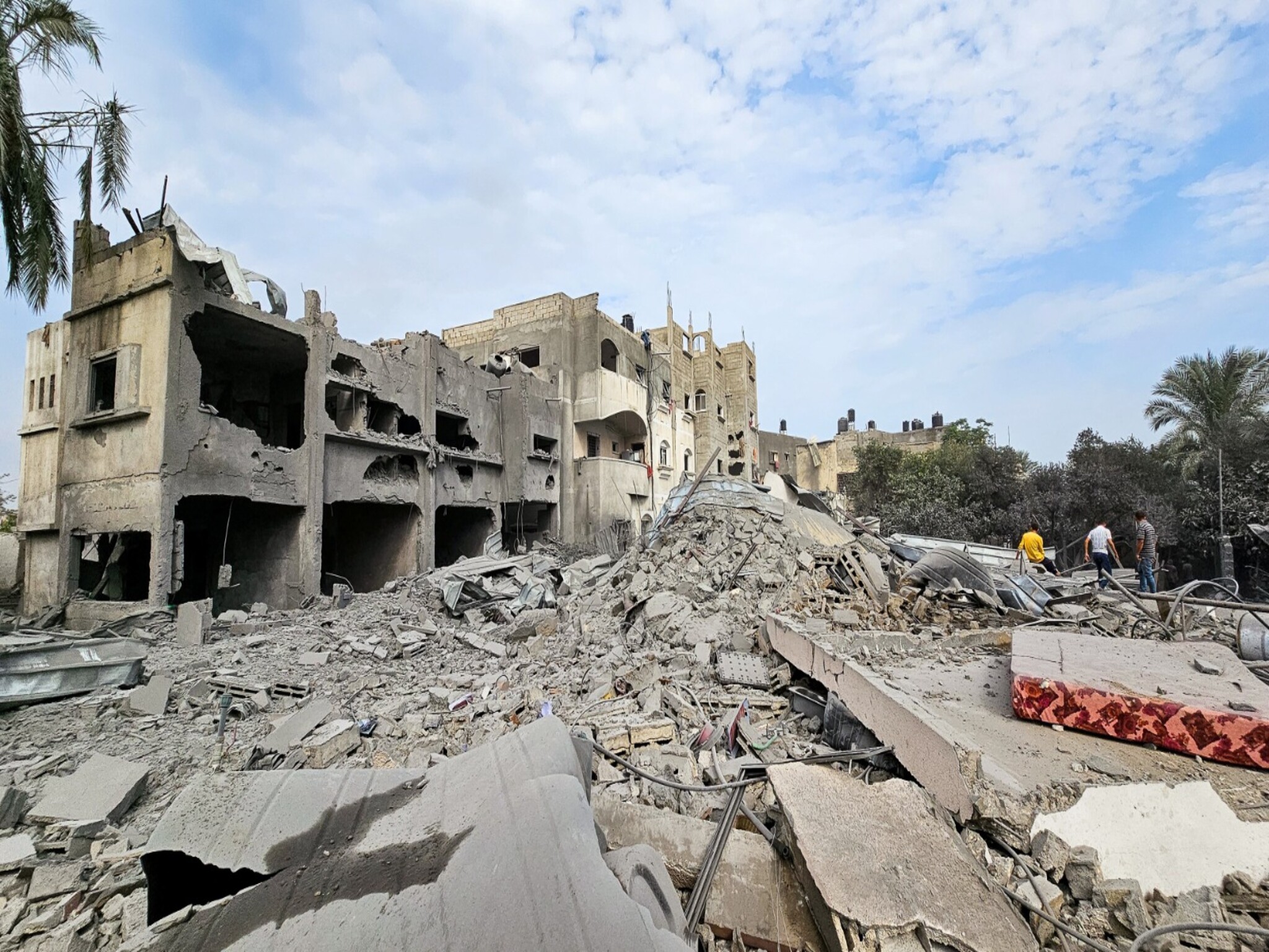 الضربات الإسرائيلية ليلاً دمرت مئات المباني بداخل قطاع غزة 