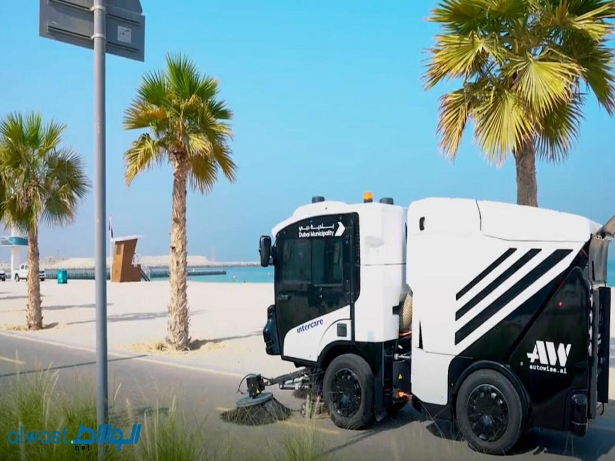 Dubai Municipality Implements Innovative Self-Driving Cleaning Vehicle