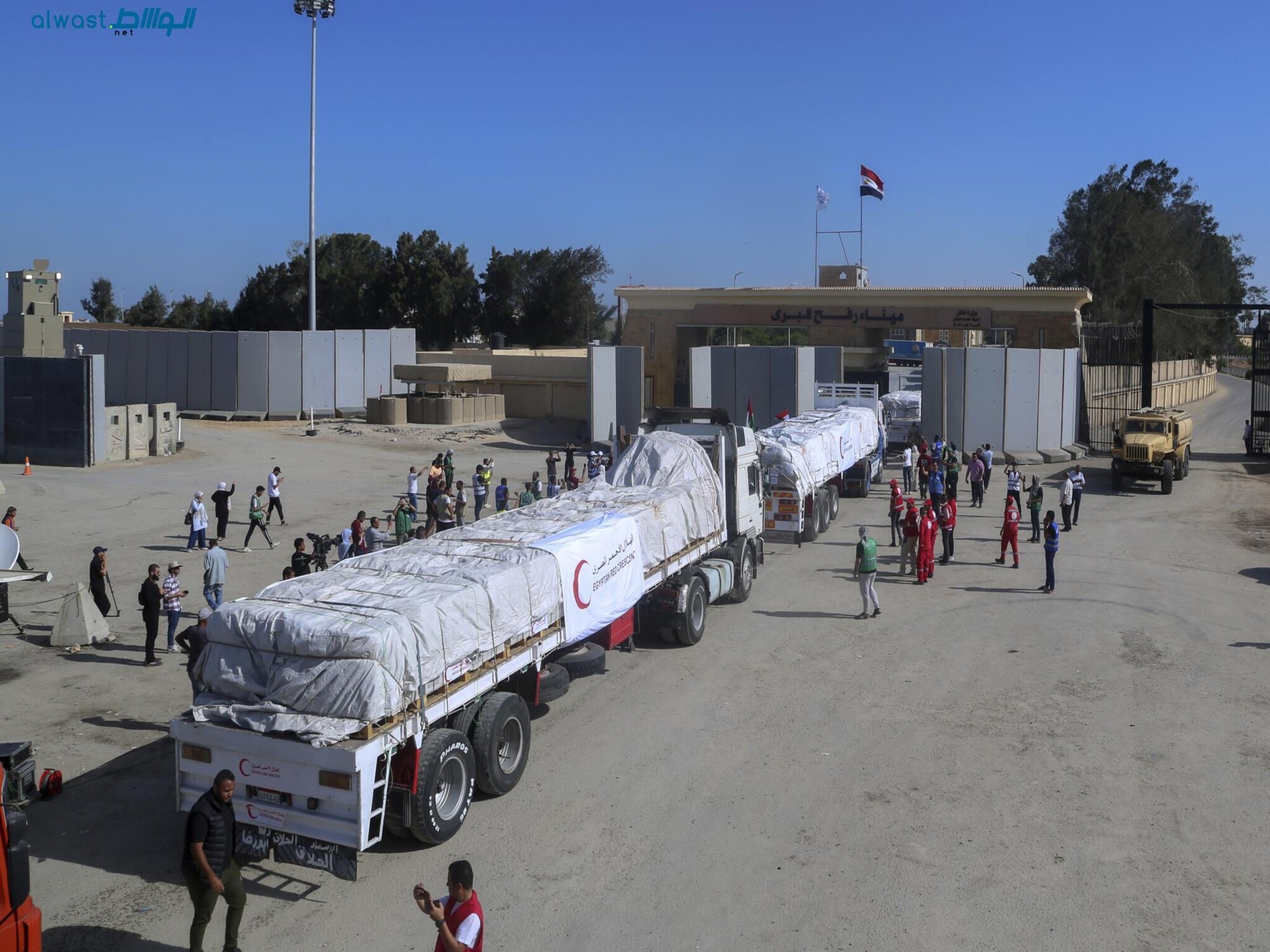 First Humanitarian Aid Convoy Enters Gaza Through Rafah Border