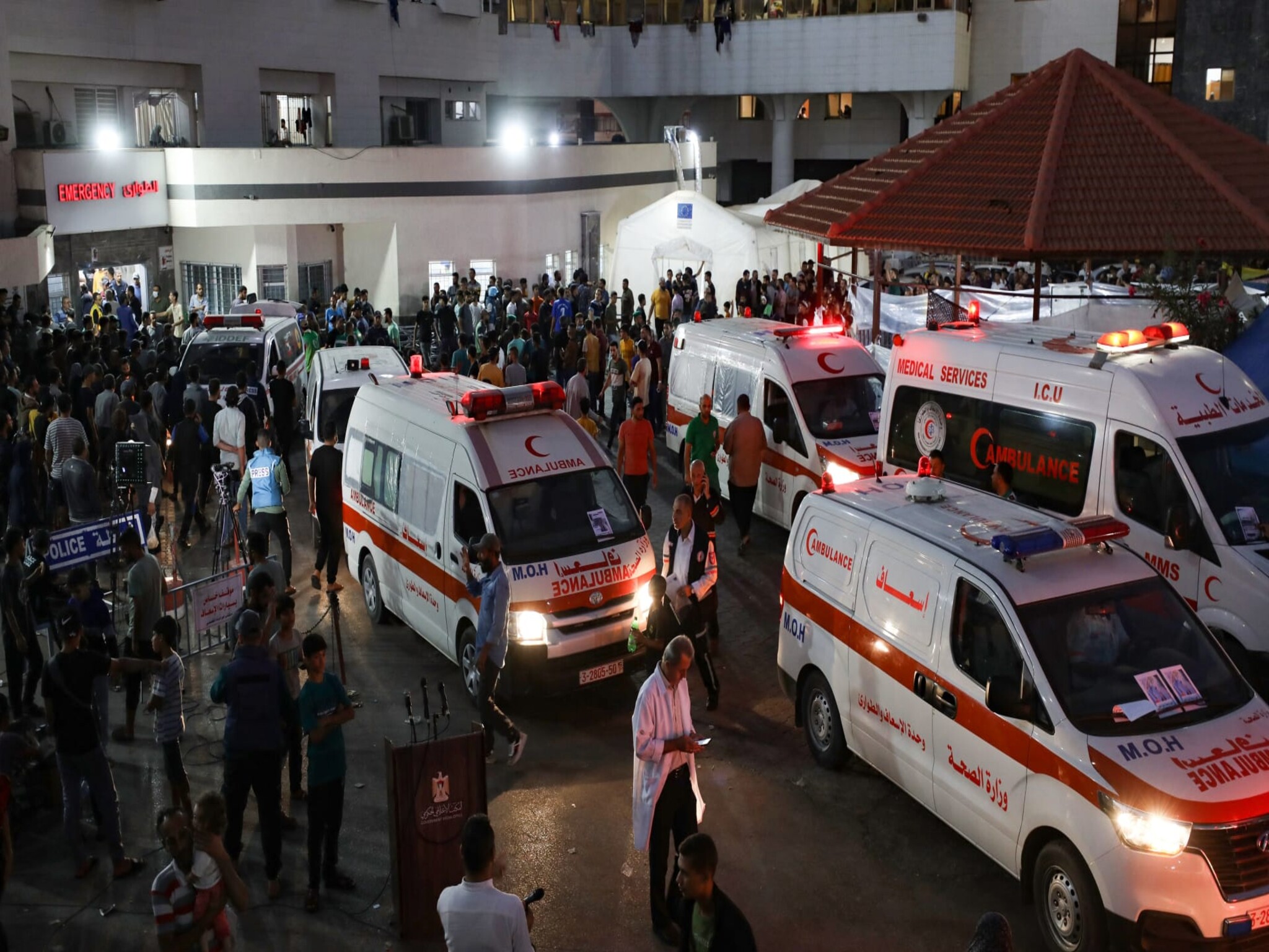 الهلال الأحمر يستغيث...تهديدات إسرائيلية بإجلاء وقصف مستشفيات قطاع غزة