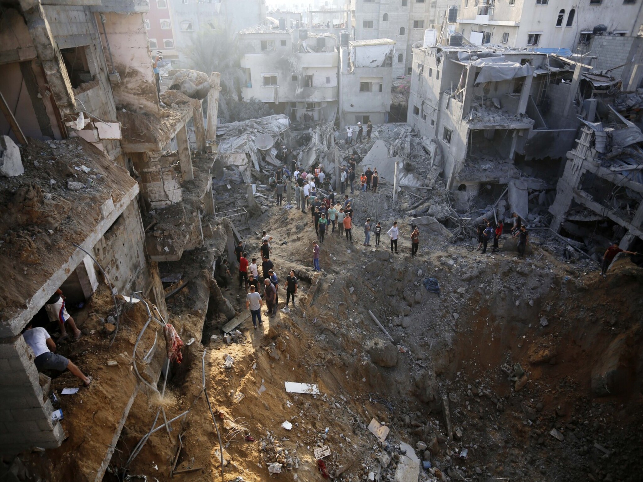 تجديد القصف الإسرائيلي على غزة... وإستهداف منزل هنية وعدد من مراكب الصيد