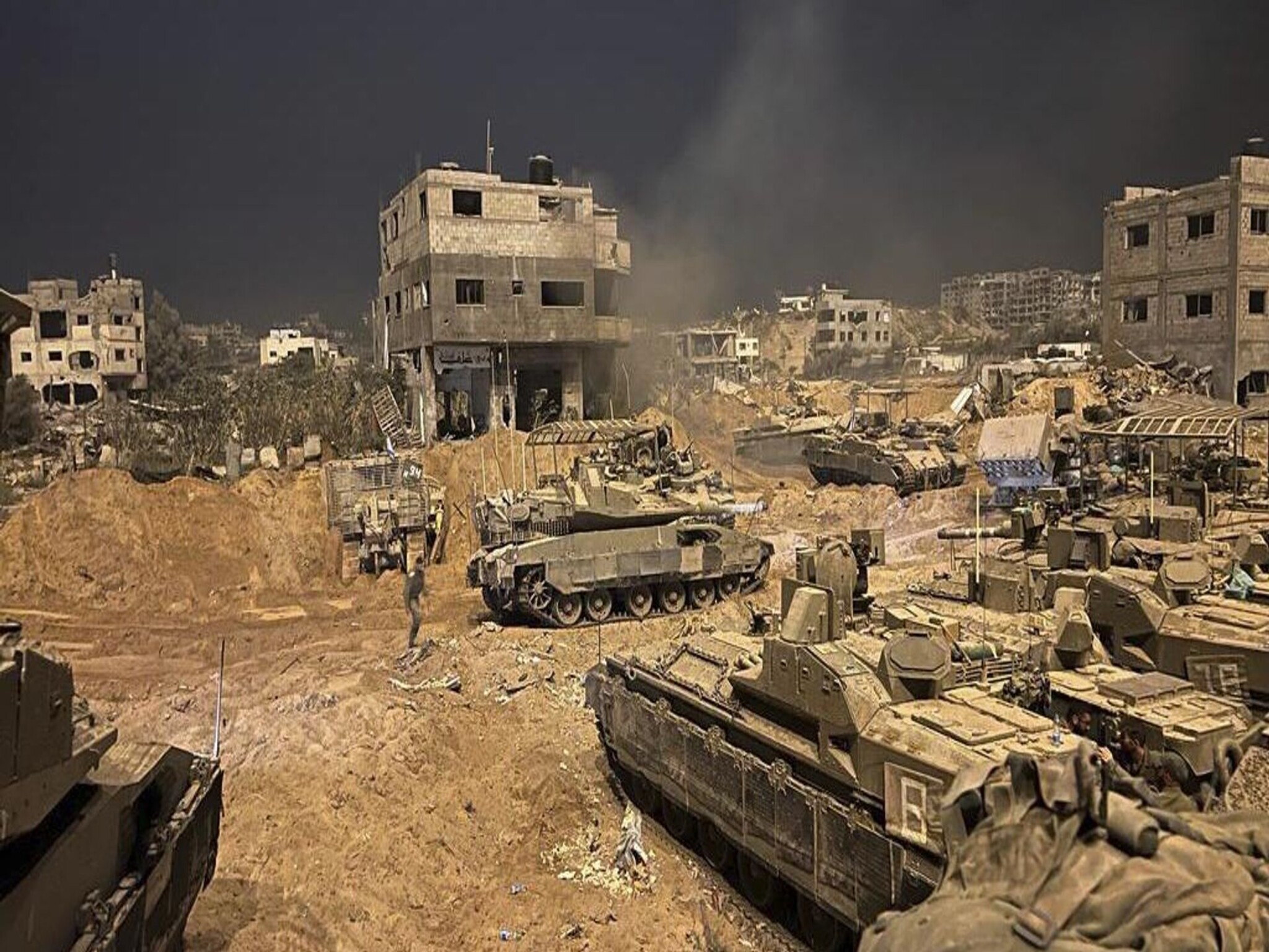 المتحدث بأسم الجيش الإسرائيلي يعلن أكتمال تطويق مدينة غزة 