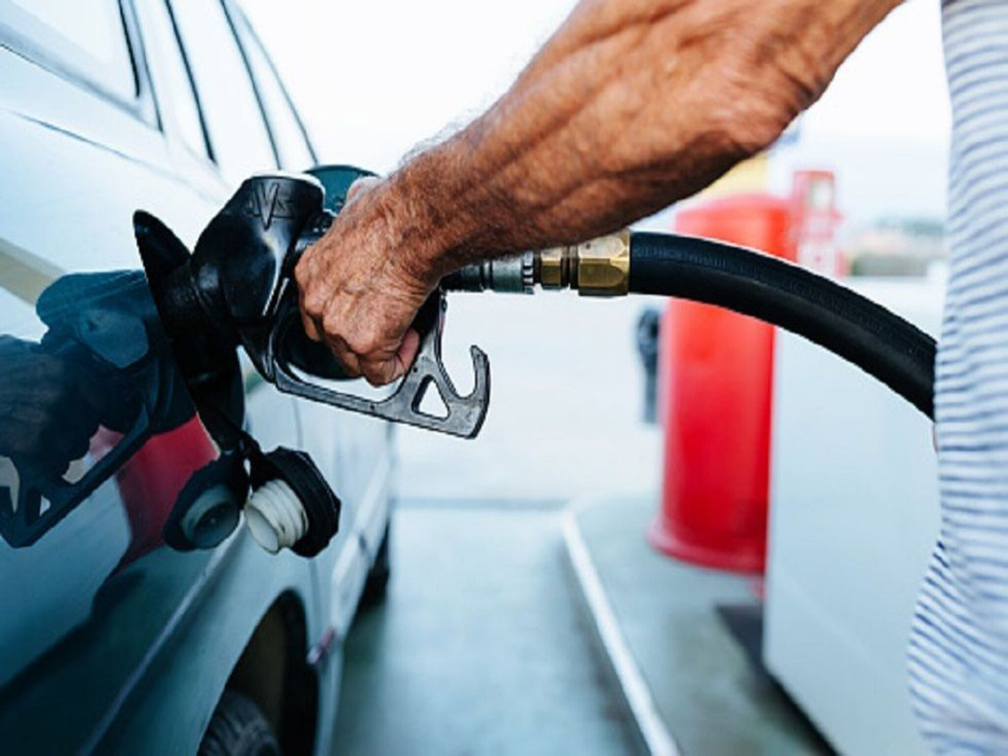 The UAE announces a new increase in gasoline prices