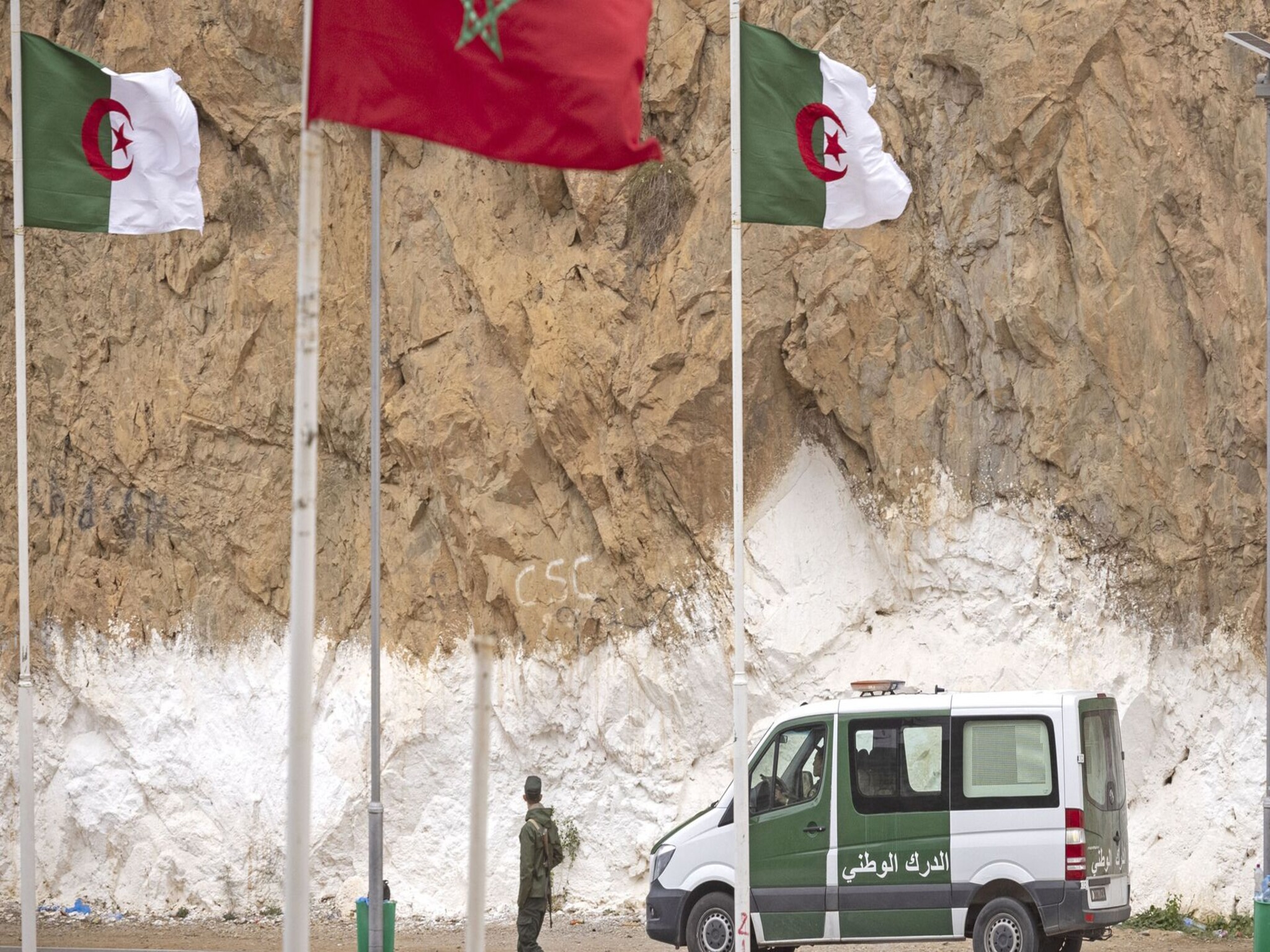 وزارة الدفاع الجزائري | فتح باب التسجيل للالتحاق بالدرك الوطني 2024