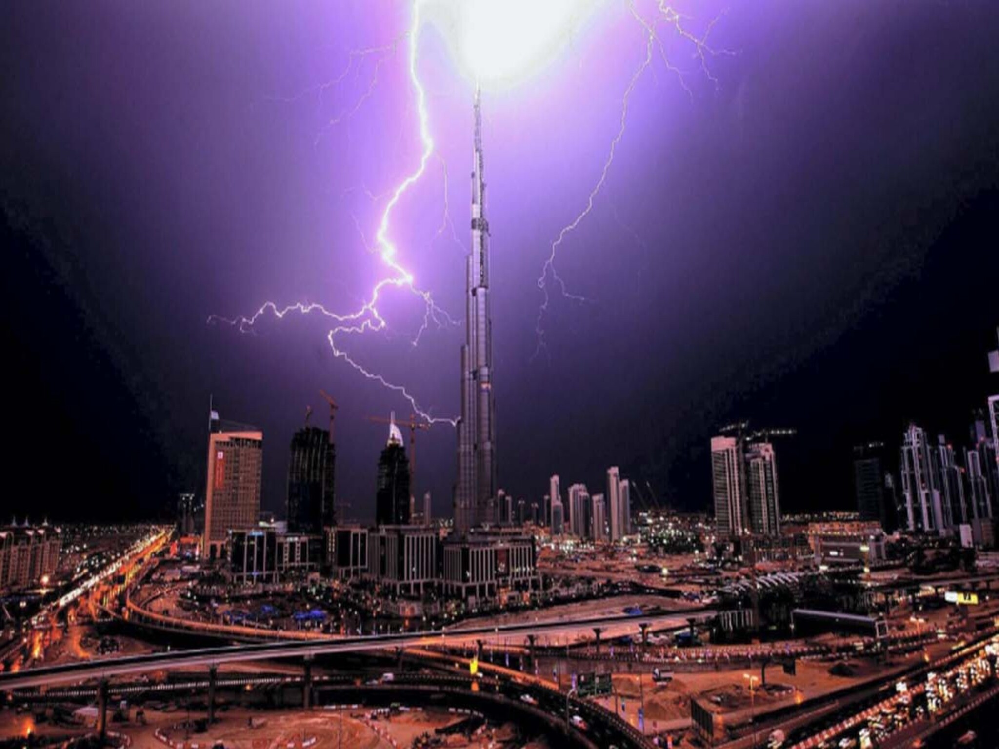 The UAE issues widespread warnings due to rain hitting these areas Today