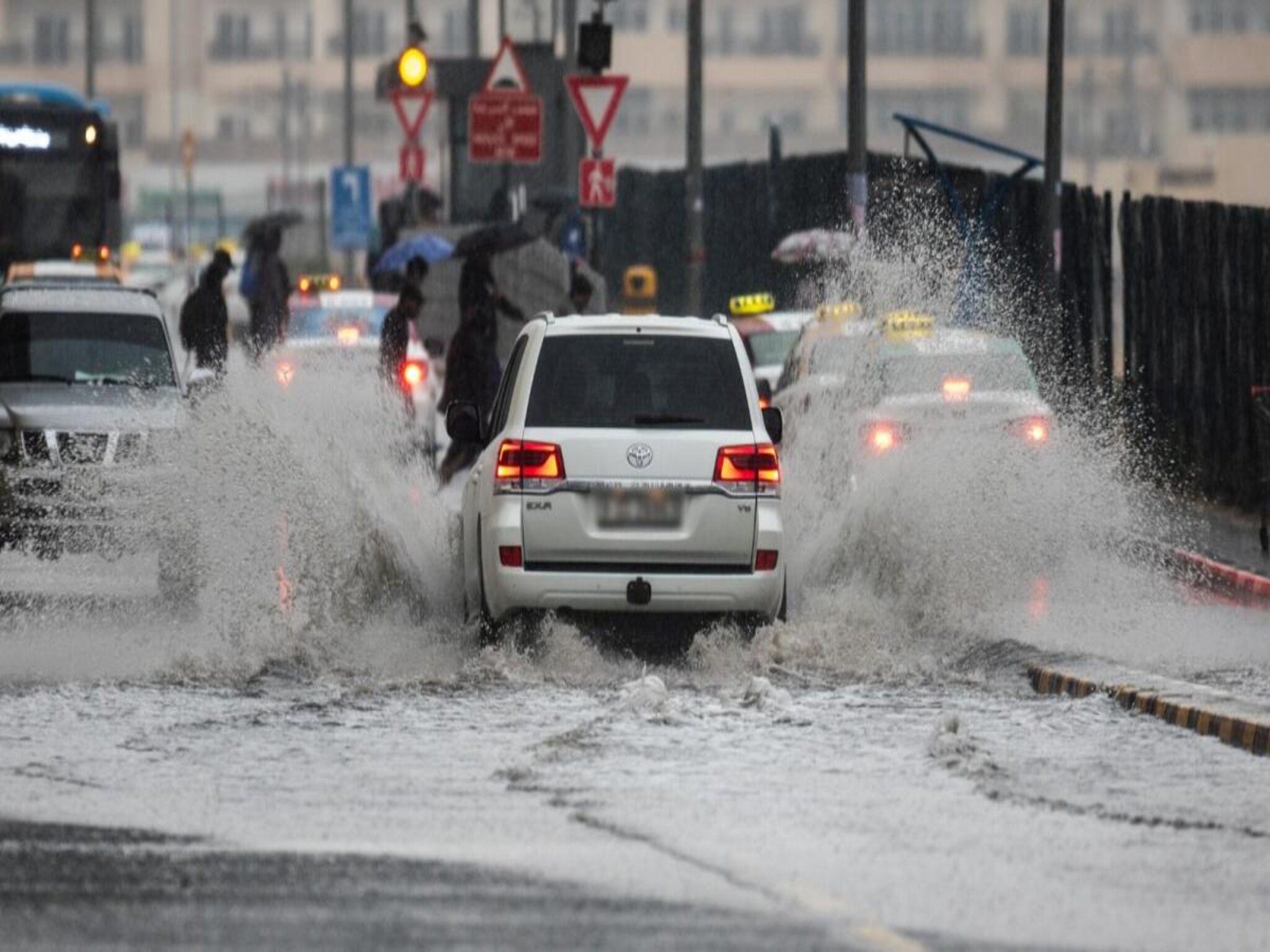 The UAE issues a decision for residents and citizens to confront the expected weather conditions