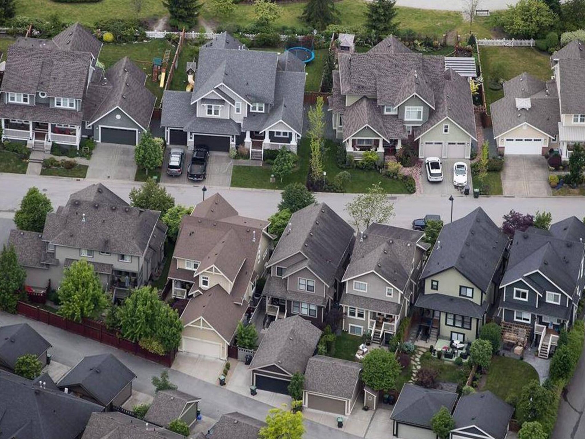 Housing prices in Canada deteriorate in conjunction with interest rate cuts