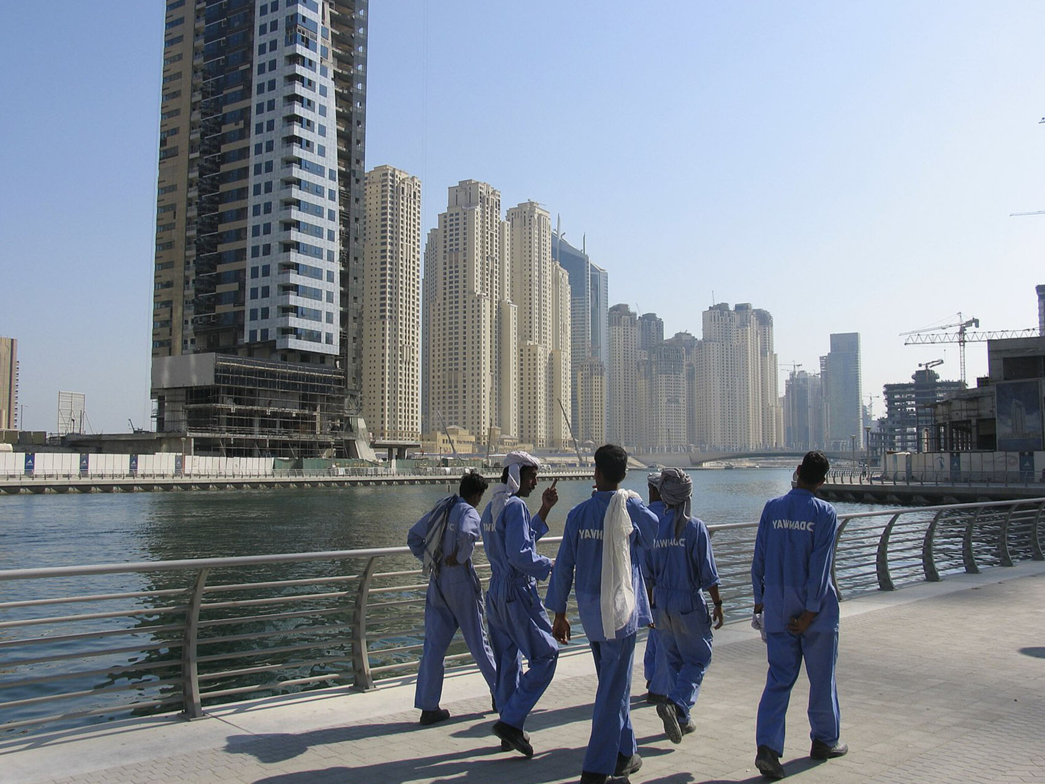 The UAE clarifies cases of canceling annual leave for employees