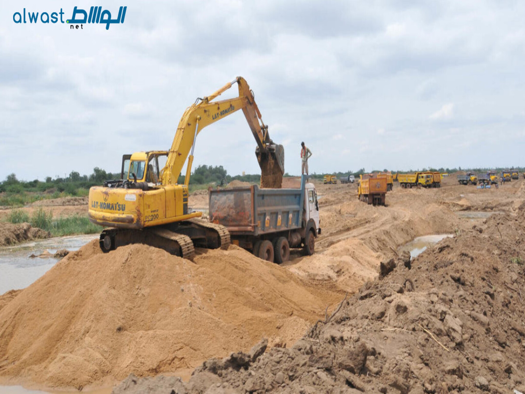 UAE fines Several trucks 3,000 Dirhams for illegally transporting sand